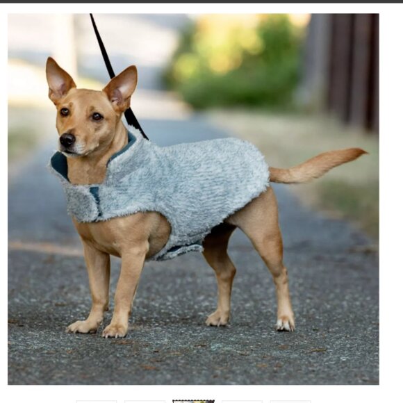 Furhaven Reversible Small Dog Coat, Washable & Insulating w/ Leash Access S - Picture 3 of 4